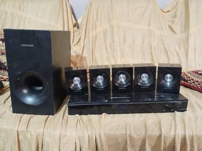 Samsung ht-d455k home theater with speaker and woofer is for sale