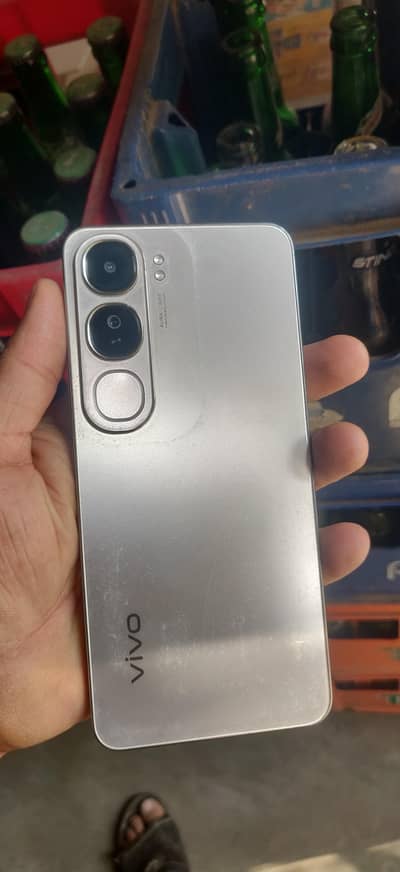 y200vivo very good condition no scratch 10 by 10