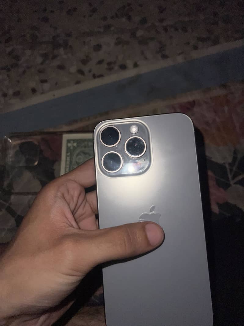 iPhone 15 pro max 2