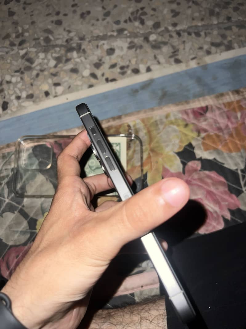 iPhone 15 pro max 3