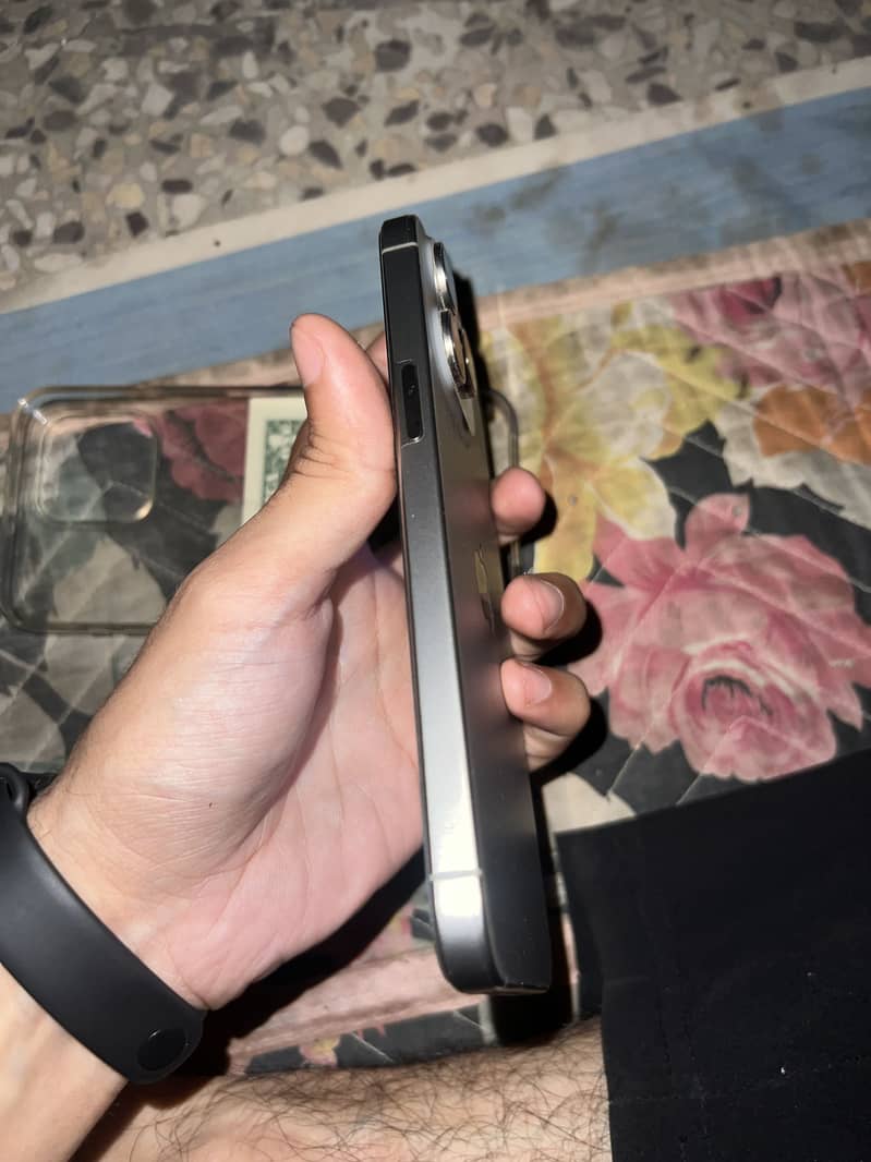 iPhone 15 pro max 8