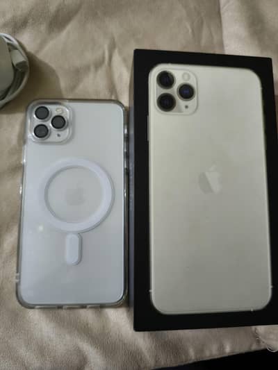 iphone 11 pro max 256GB Good condition complete box PTA officer Aprove