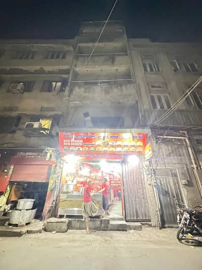 2.5 MARLA HOT LOCATION COMMERCIAL PLAZA AVAILABLE FOR SALE IN LHR
