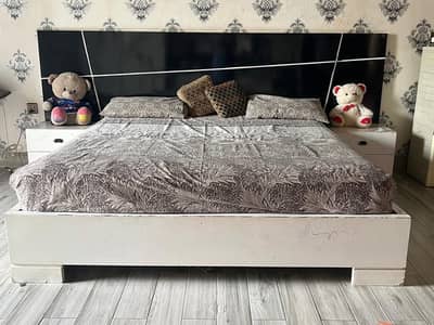 Bed & Dressing