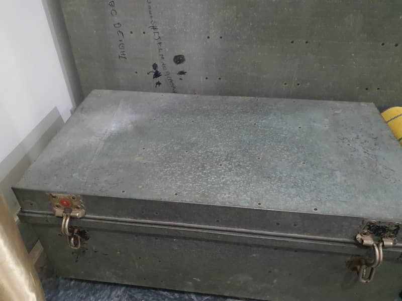 storage trunk 0