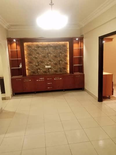 2 Bed DD flat 1st flor 950 sqrfet in DHA phase 7 jami commr street rent 70 hazar final . pani apna khud dalwana hy no maintenance charges. 4 month secorry deposit 2 month advance rent 1 month commission. 0322.5996882