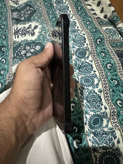 iPhone 13 in good condition bypass and panel change but original