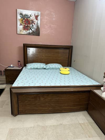 King bed set with 2 side table for sale in good condition