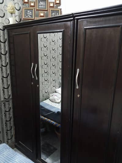 3 door wardrobe wooden 2 sa 2.5 gehrai