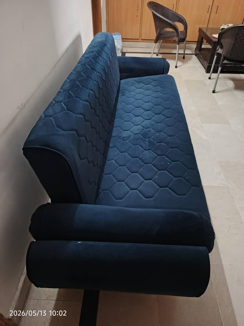 sofa combed just like new 2