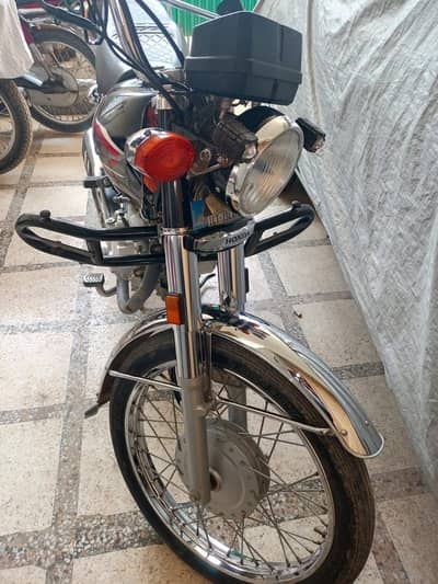 Honda 125 24 model for sale urgent Isb number