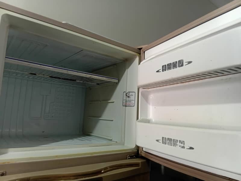 dawlance fridge 2