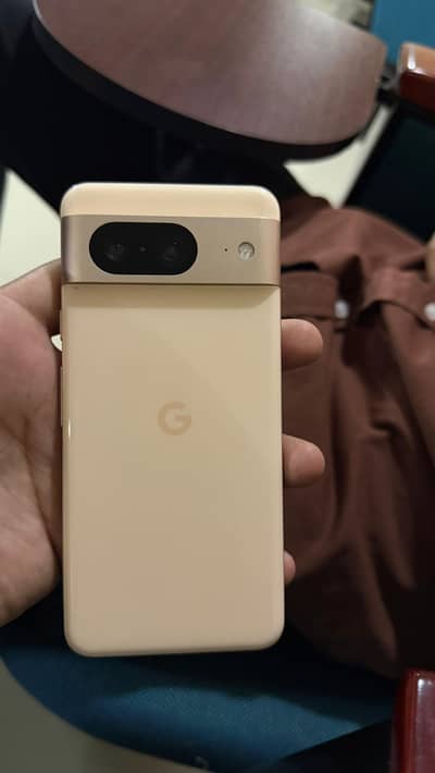 Google Pixel 8 Gold Color