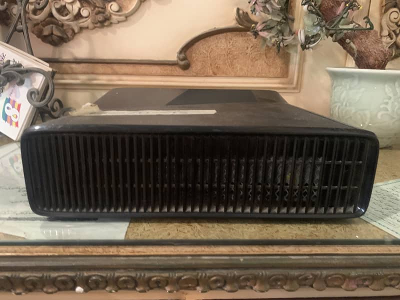 Xbox 360 with wired controller 1