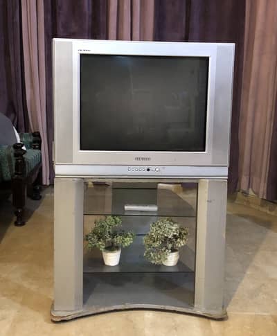 Samsung Plano 21” Flat Screen TV - Excellent Condition+Trolley Premium