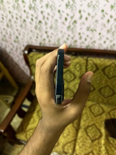 iPhone 13 dark blue