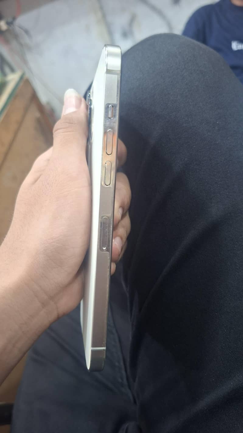 iphone 12 pro max 2