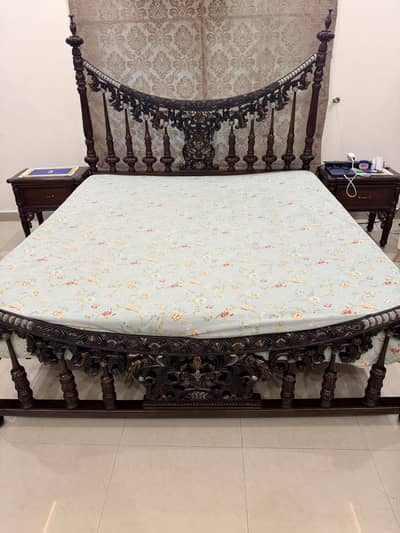 05 year old bed / brand new. No damage. 10/10 condition