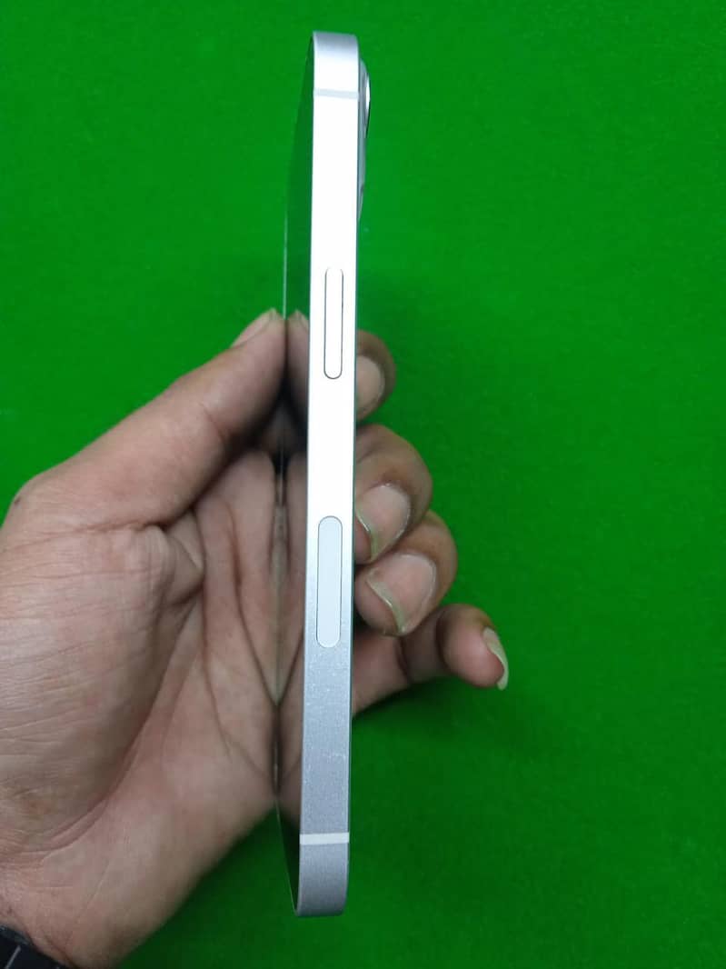 IPhone 13 2