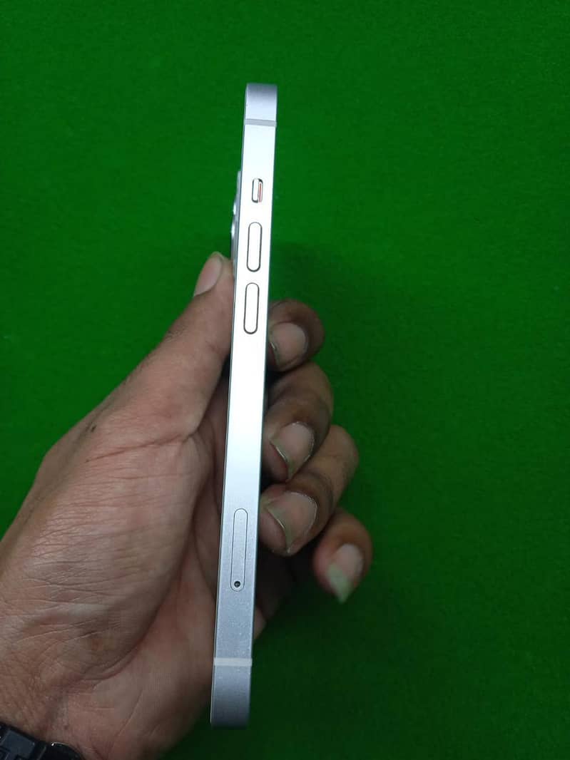 IPhone 13 3