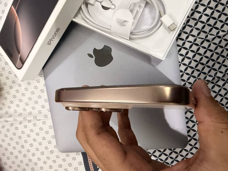 iPhone 16 pro max 6