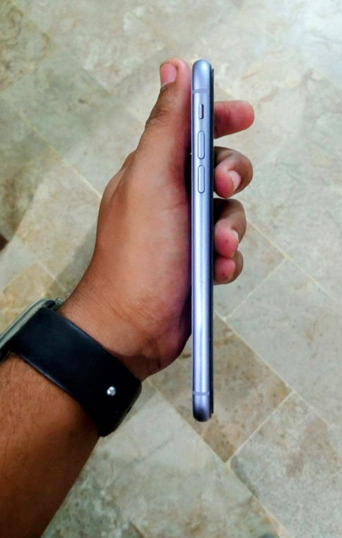 Apple iPhone 11 3