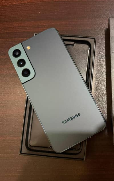 Samsung Galaxy S22 PTA Approved – Emerald Green – Dubai Variant