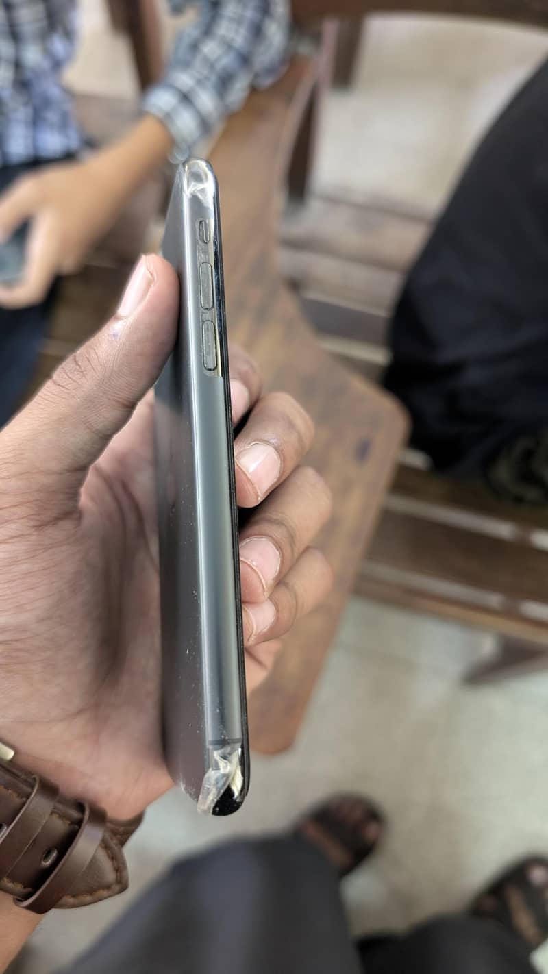 IPHONE 11 PRO 2