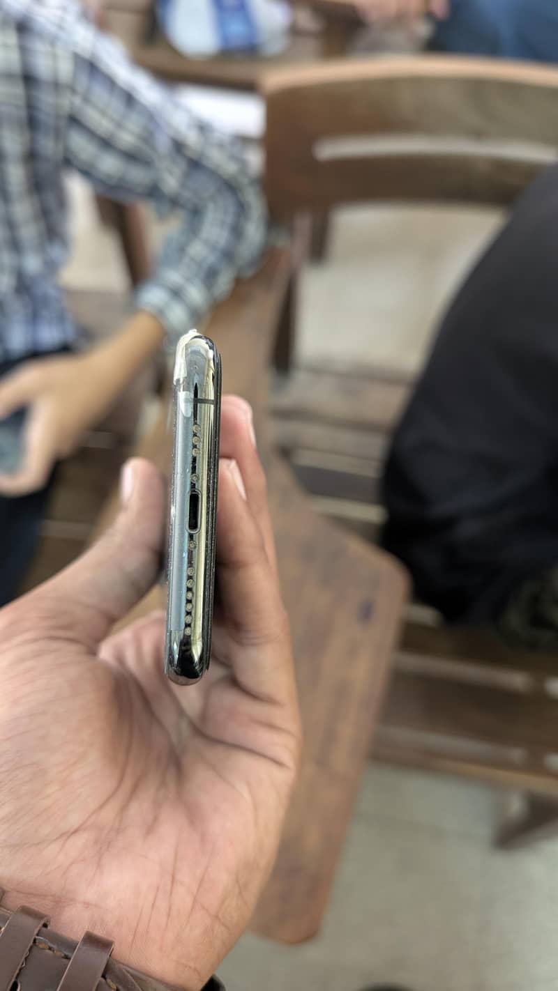 IPHONE 11 PRO 3