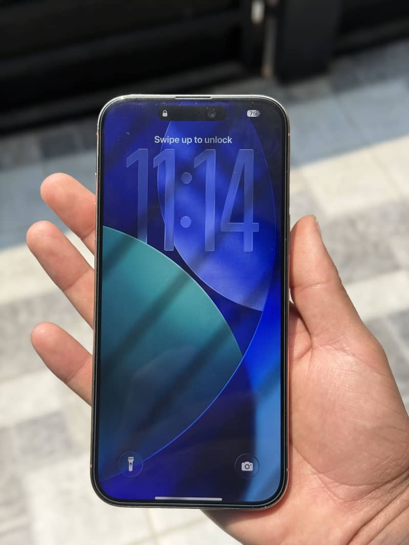 IPHONE 16 PRO MAX 1