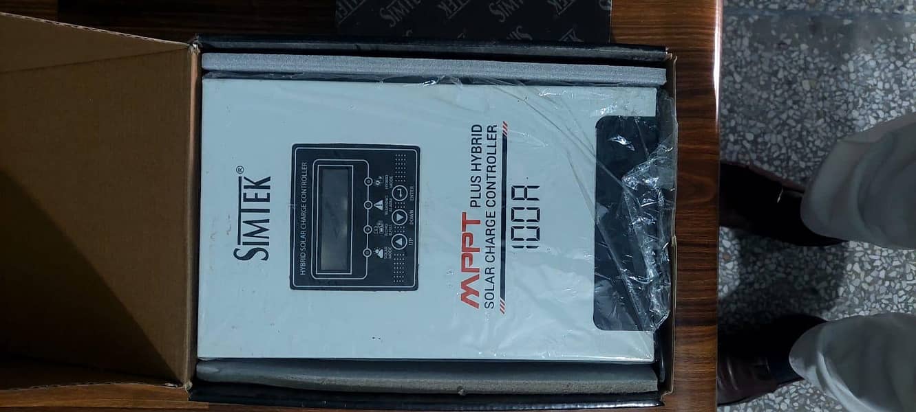 Simtech MPPT Charge Controller  100 AH 2