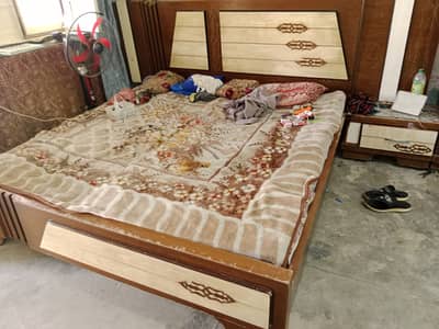 Full size bed without metres final price 8000