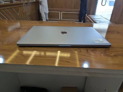 Macbook Pro 2019 16 Inch 64 RAM 2 TB SSD i9-9th 4 GB Graphics card