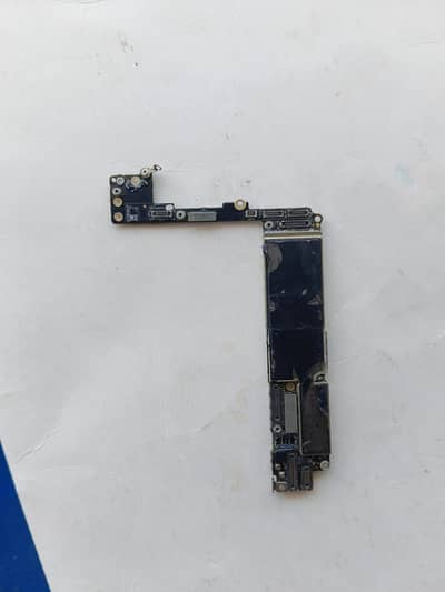 Read description ( Iphone 7 plus motherboard)