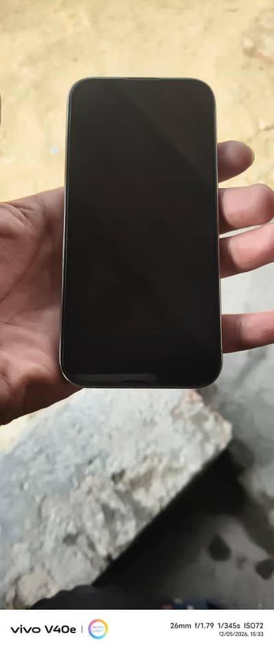 iPhone 15 pro natural titanium