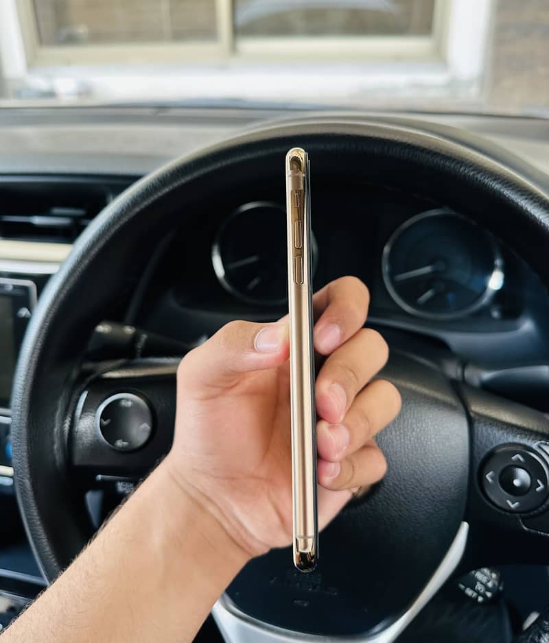 iPhone 11 Pro Max 1