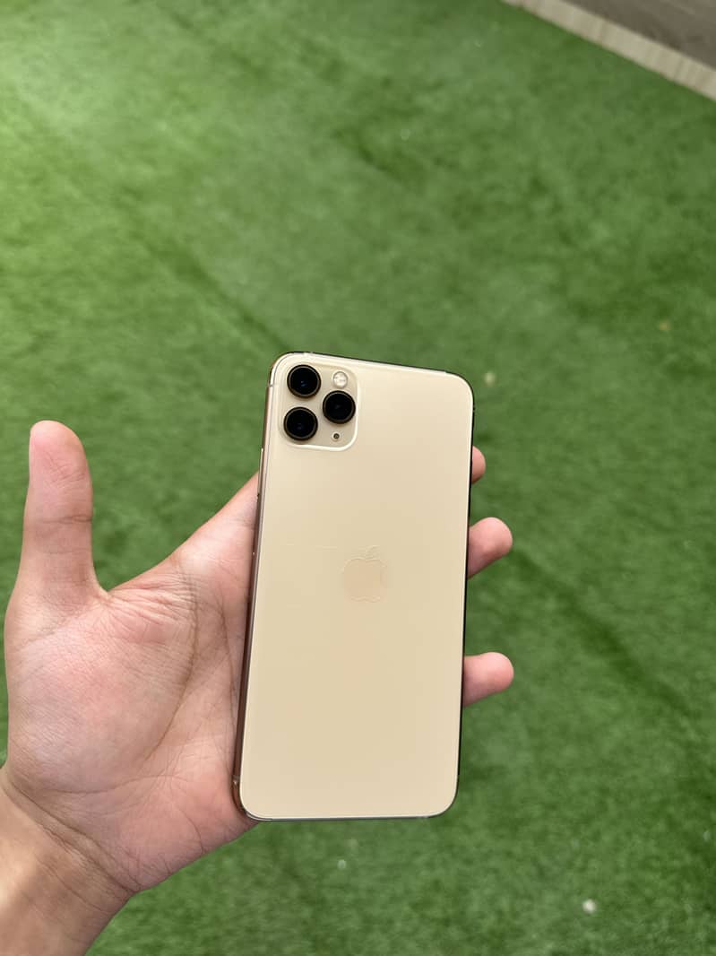 iPhone 11 Pro Max 4