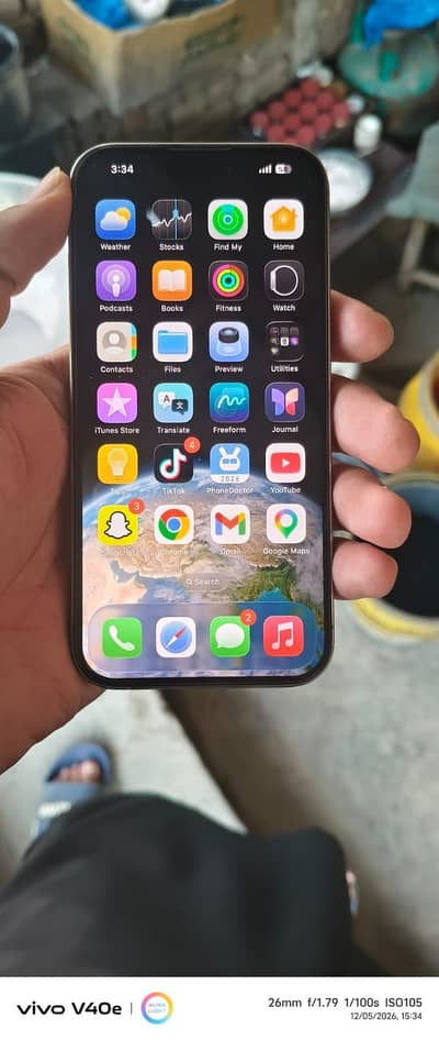 iPhone 15 pro natural titanium