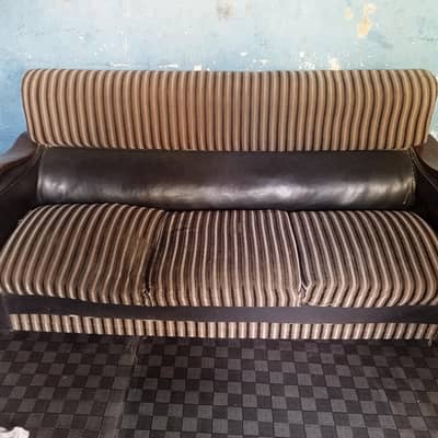 5 seaters sofa set available  Rs 8000 negotiable contact  03162453291