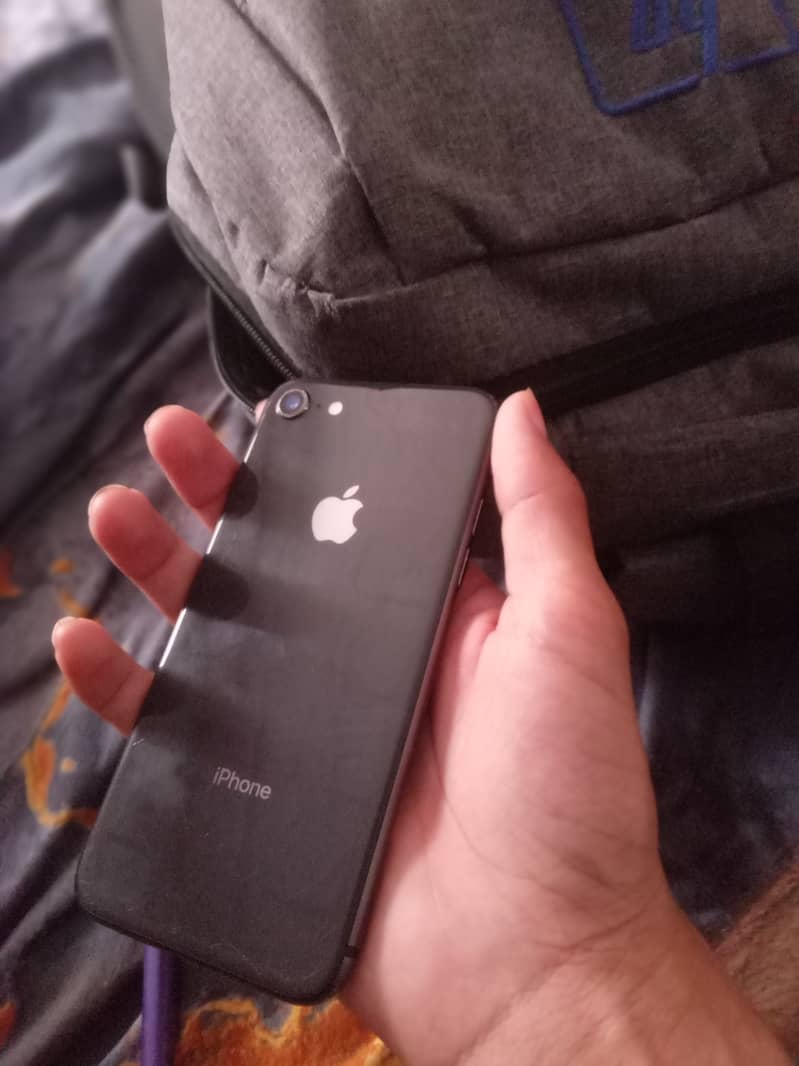Apple iPhone 8 1