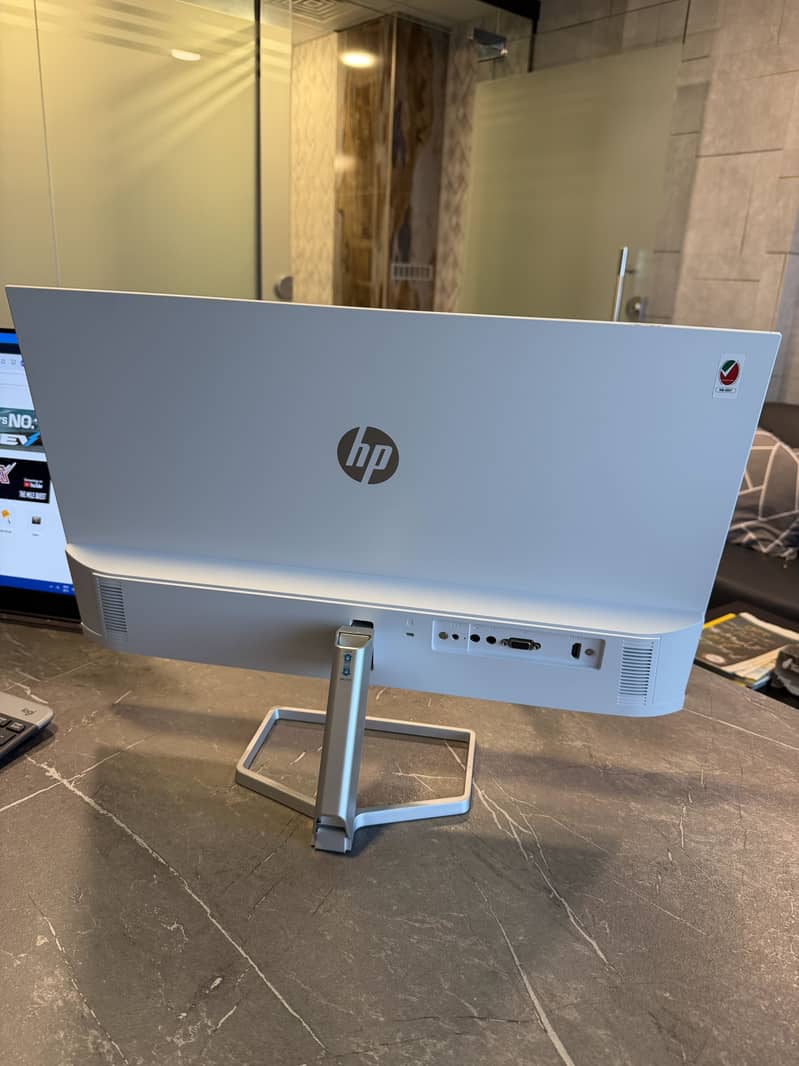 HP External Screen 3