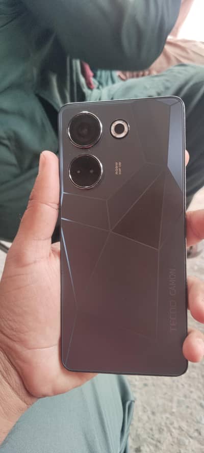 camon 20 with box all ok all orignl 8gb 256gb urjnt sale exchng