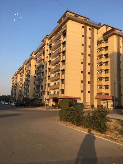 10 MARLA 3 BEDROOM APARTMENT AVAILABLE FOR RENT