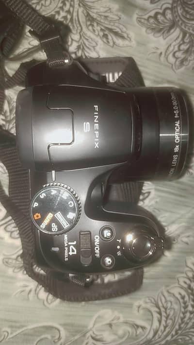 Fujifilm Finepix S2980 model  look brand new not use
