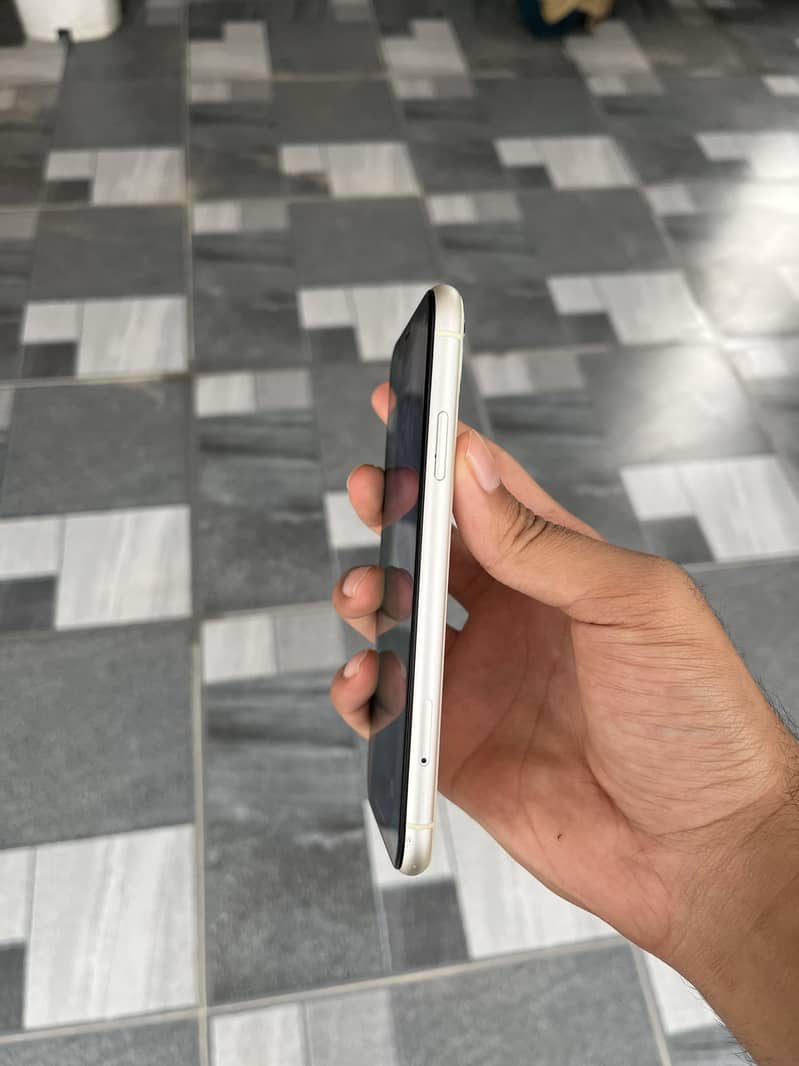 IPhone 11 3