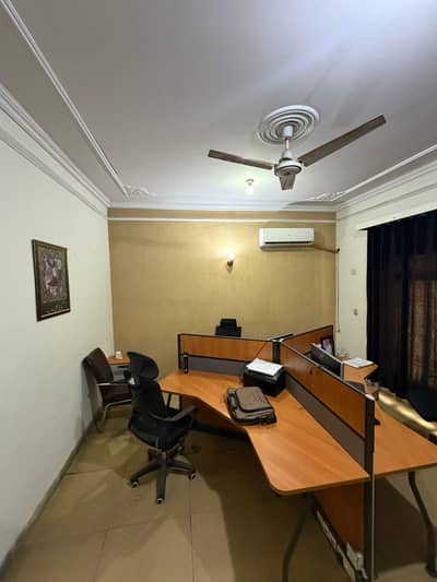 Interwood Work Station with chairs