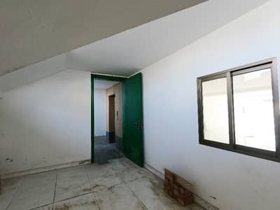 Prime Location Bankers Town 8 Marla Building Up For rent