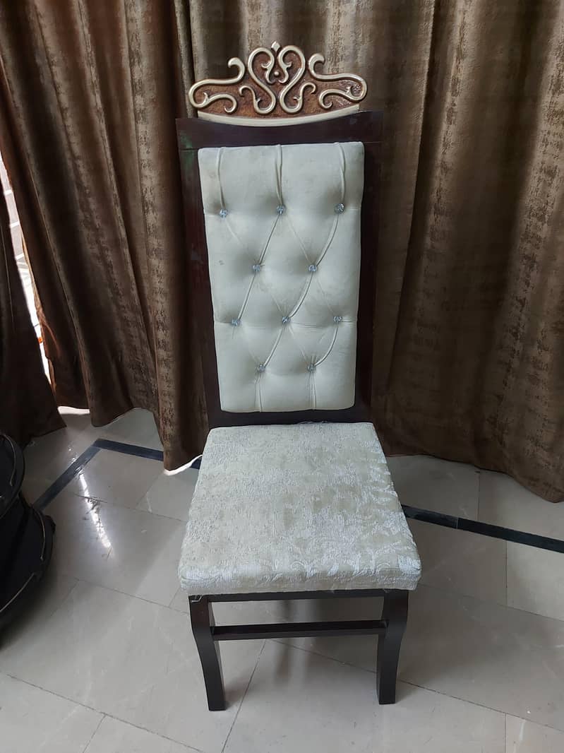 Dining Table with chairs 0