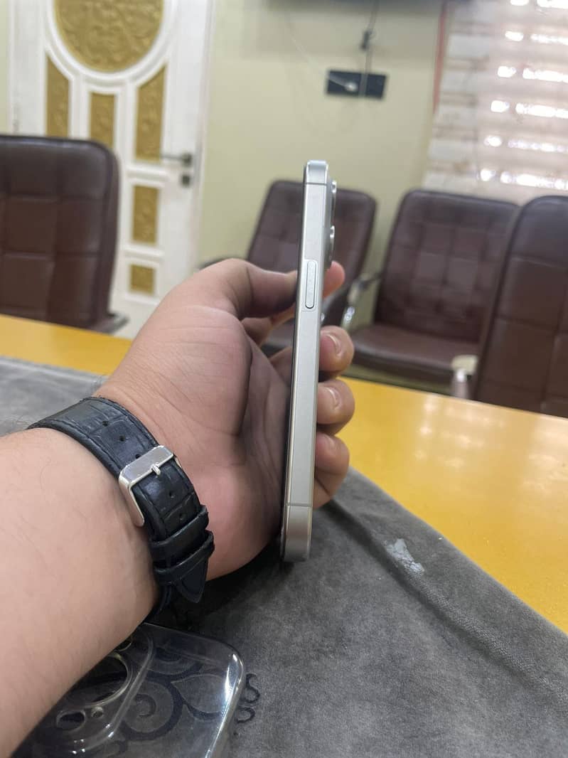 iPhone 15 Pro 256GB – Official PTA – 92% Battery 4