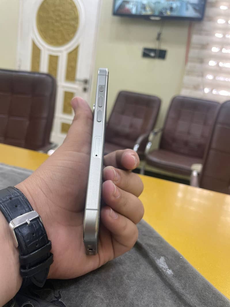 iPhone 15 Pro 256GB – Official PTA – 92% Battery 5